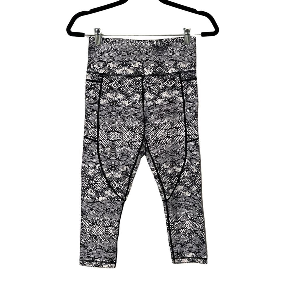 Zyia Active, Cobra Snake Print, Capri‎ Leggings, Size 4, 1065D